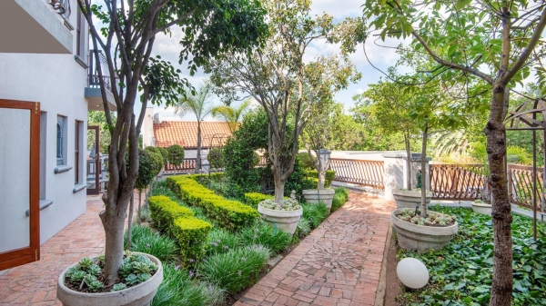 Mont D'or Bohemian Guest House Pretoria