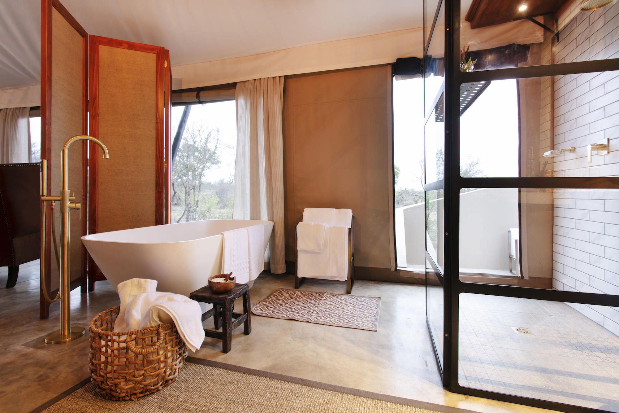 Badezimmer im Tharbamati Tented Camp Hoedspruit