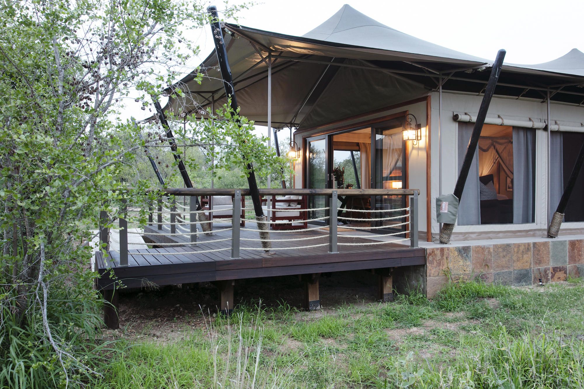 eine Lodge des Tharbamati Tented Camp Hoedspruit