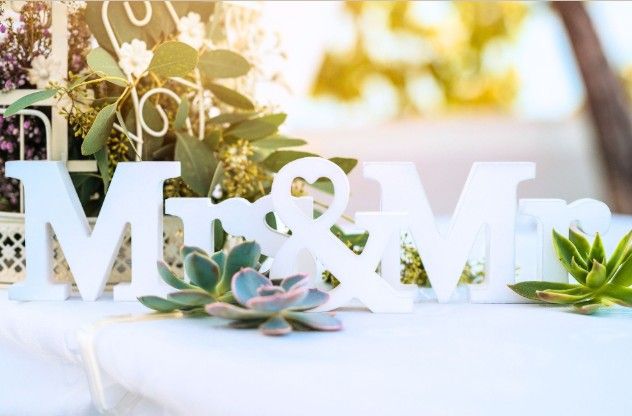 wo könnte man den Beginn einer gemeinsamen (Lebens-) Reise, wie der Ehe, schöner feiern als auf dem vielseitigen Kontinent Afrika?  Unbändige Natur zwischen Bergen und dem türkisfarbenen Ozean, romantische und erstklassige Rückzugsorte wie Beach-Villen au - Flitterwochen mit Wow-Effekt – Honeymoon an Afrikas schönsten Orten 