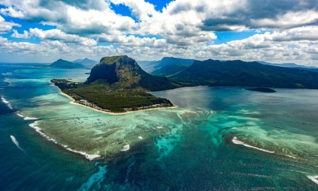 Mauritius – die Perle des Ozeans – ist ein Ort, an dem Exklusivität, Natur und Kultur in perfekter Harmonie aufeinandertreffen. Hier erwarten Sie türkisfarbenes Wasser, weiße Sandstrände und eine faszinierende Unterwasserwelt. - Mauritius: Ein Paradies im Indischen Ozean