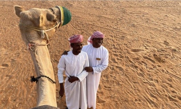 wer das Sultanat Oman bereist, spürt schnell: Dieses Land braucht keine künstlich inszenierten Kulissen, keine Wolkenkratzer, die um Aufmerksamkeit ringen. Der Oman ist echt – und gerade das macht ihn so besonders. Hier offenbart sich eine Kultur, die nic - Der Oman – authentisch, vielfältig, beeindruckend anders