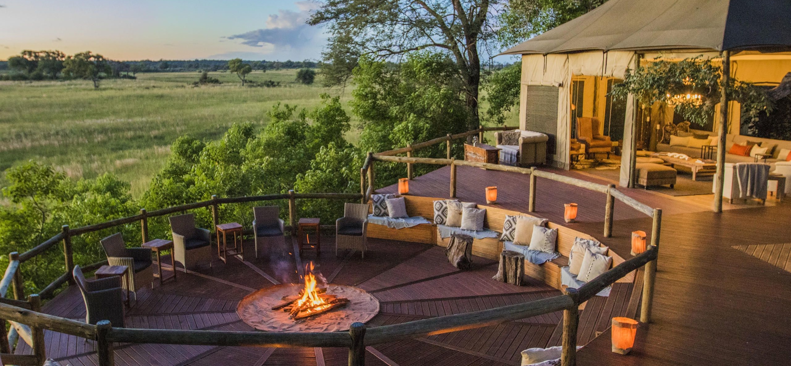 Feuerstelle in der Nambwa Tented Lodge