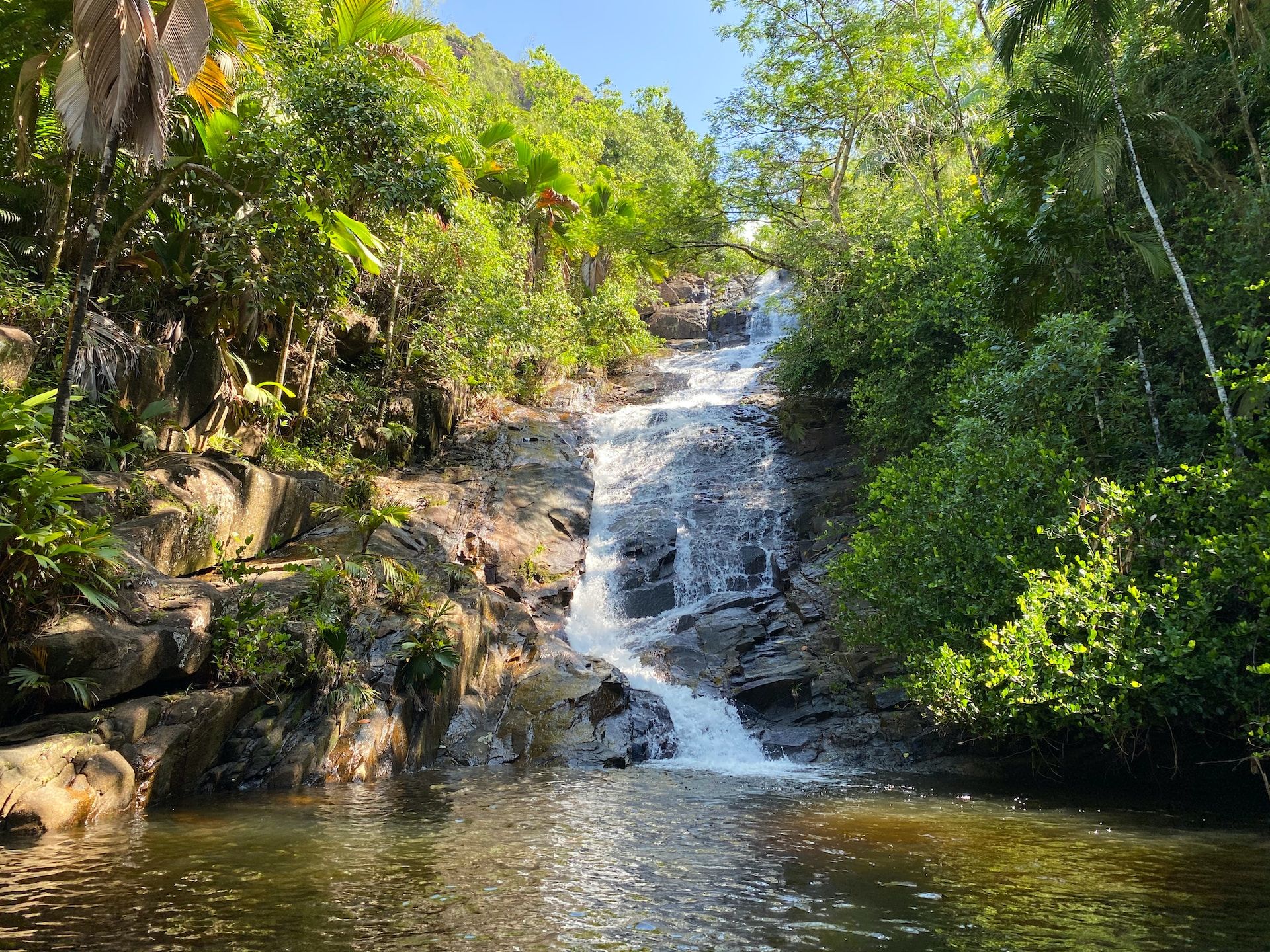 Wasserfall auf den Seychellen